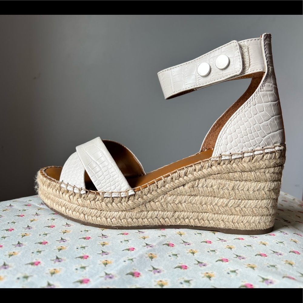 New with box Franco Sarto Espadrille Wedge Carlotta sandal, Putty color size 7.5